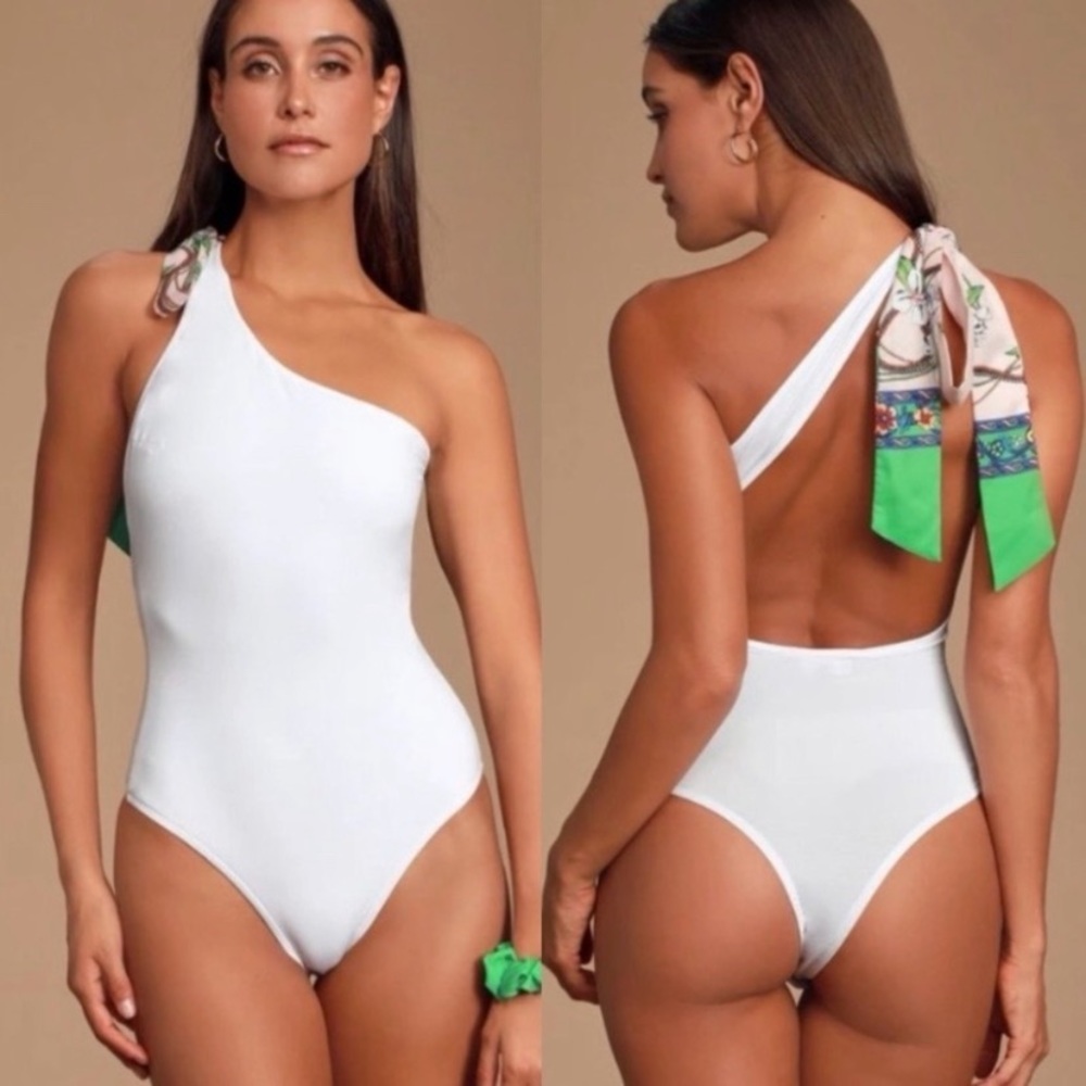 NWT Lulu’s Alicialynn White One-Shoulder Scarf Bodysuit